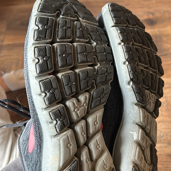 Lightly worn brooks running shoes - Picture 4 of 4